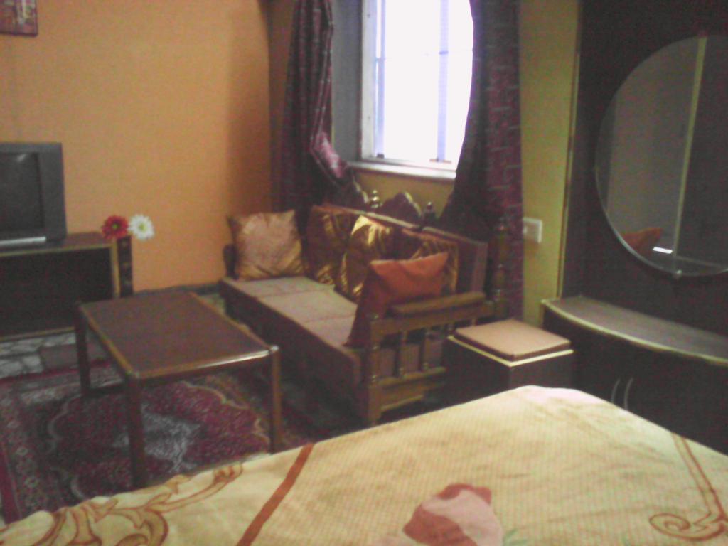 Leela Guest House Varanasi Rum bild