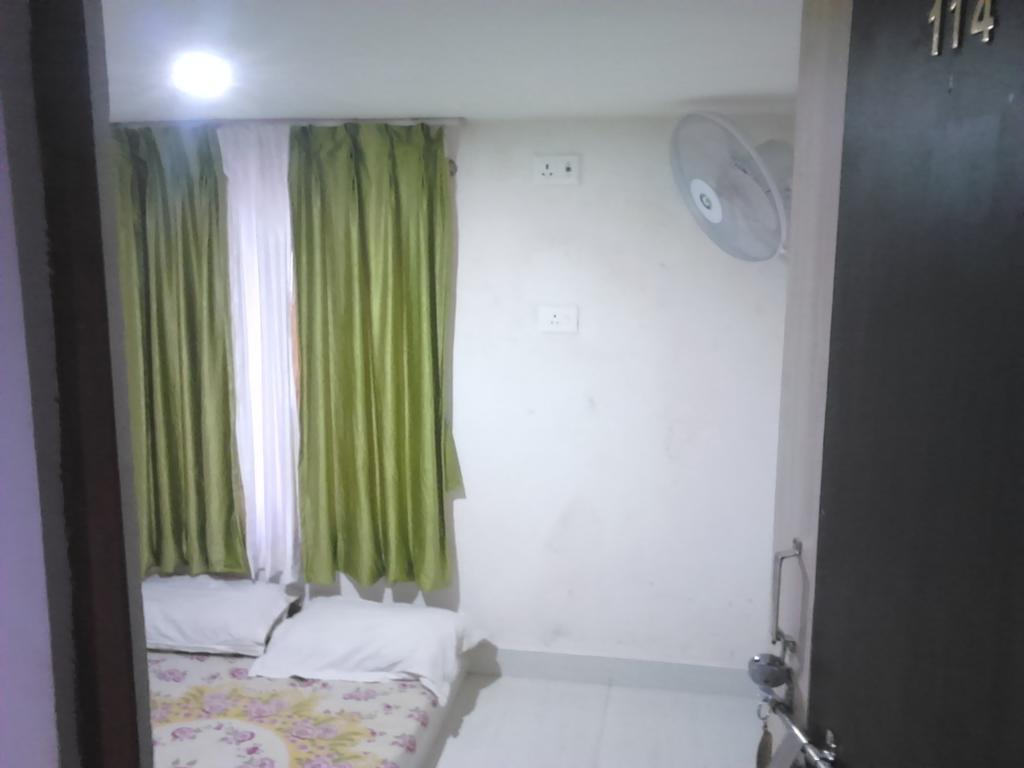 Leela Guest House Varanasi Rum bild