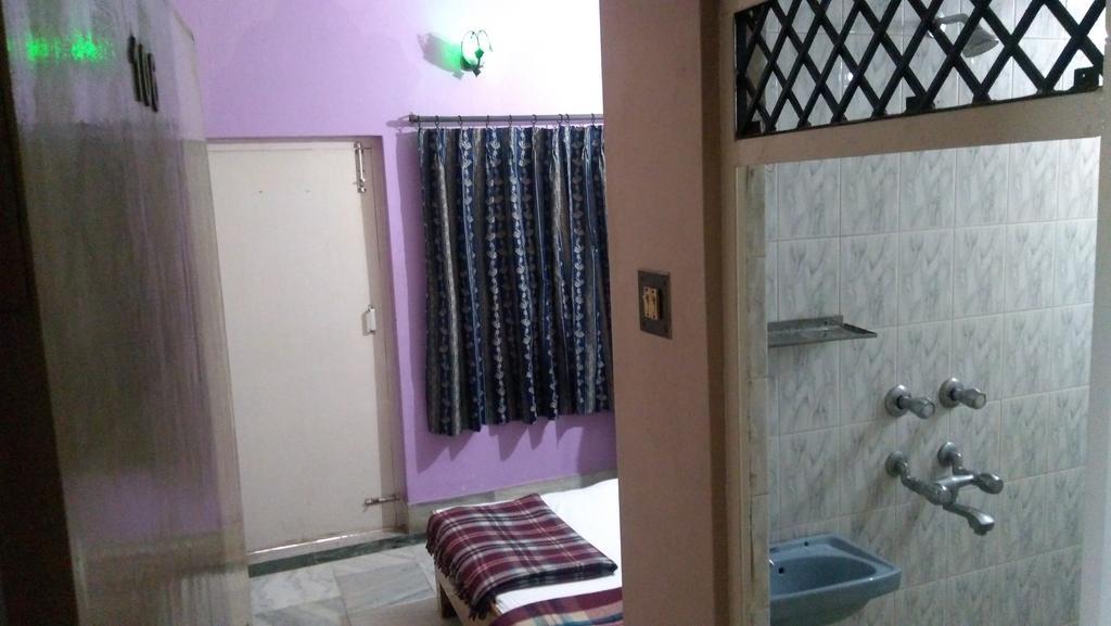 Leela Guest House Varanasi Exteriör bild