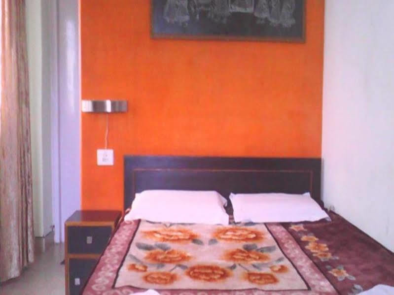 Leela Guest House Varanasi Exteriör bild